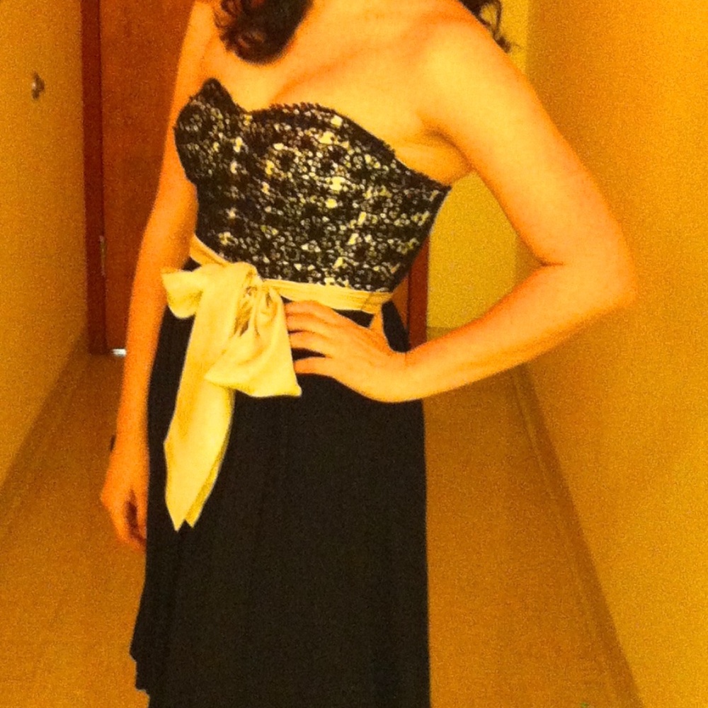 Strapless sweetheart black cocktail dress